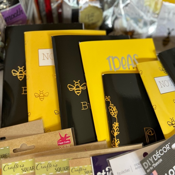 BUMBLEBEE BLVD GIFT SET - Picture 4 of 13